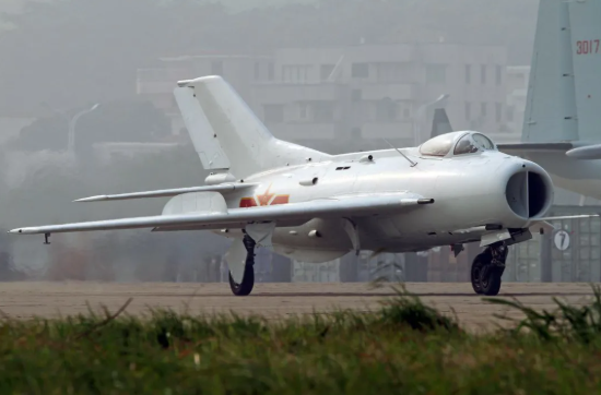 中国战斗机不断再创新 中国战斗机不断再创新