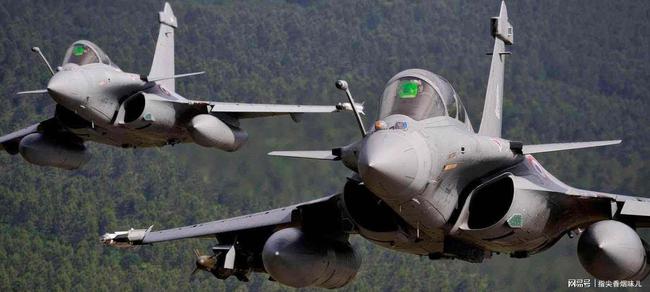 印度边境空军基地遭袭击 印度边境空军基地遭袭击